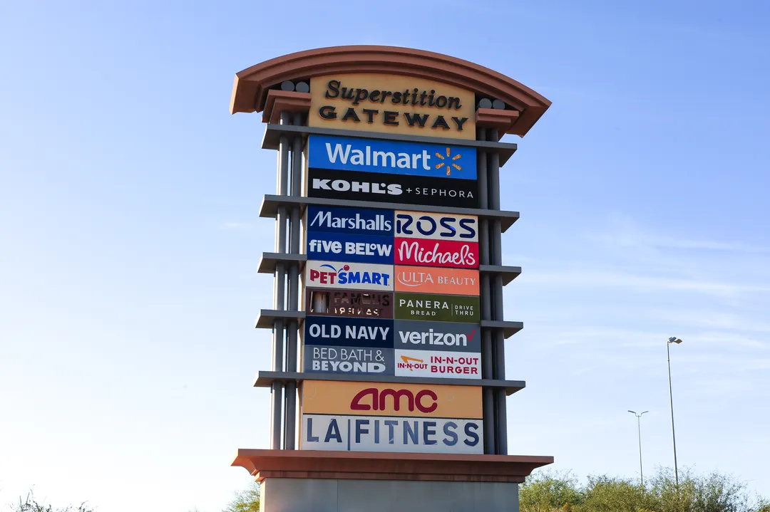 custom tenant pylon sign